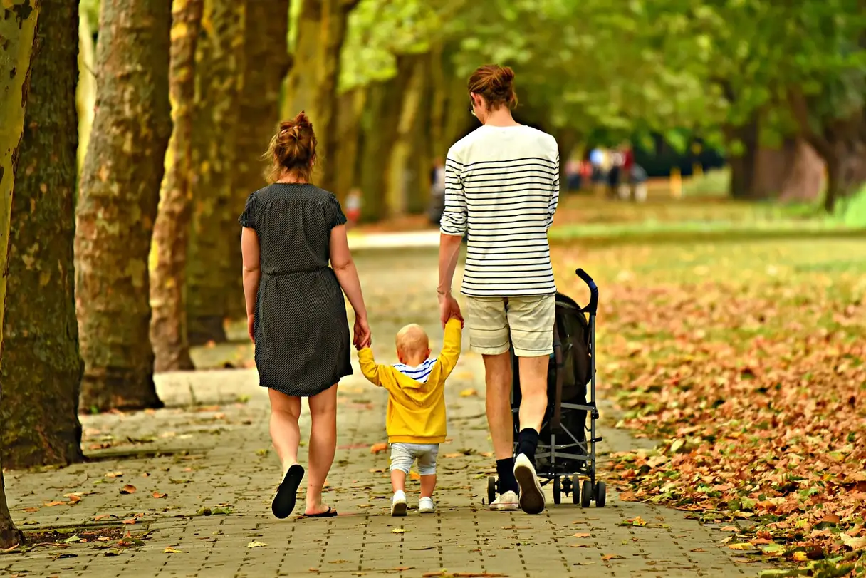 Healthy Co-parenting This is a photo of two parents walking with their child.