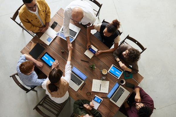 8 people sitting around a table in a collaborative divorce meeting